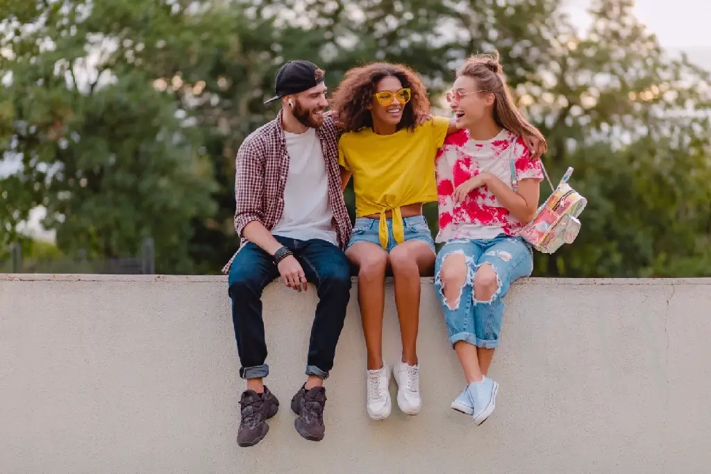 3 jovenes disfrutando del summer work and travel en Estados Unidos 